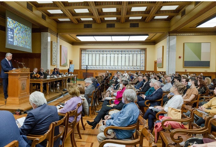 Γενική άποψη της εκδήλωσης. Στο βήμα του ομιλητή ο διευθυντής του Κέντρου Πολιτισμού, Έρευνας και Τεκμηρίωσης της Τράπεζας της Ελλάδος, Παναγιώτης Παναγάκης. 