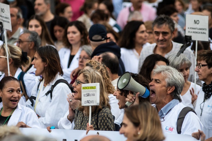 Por qué sanitarios y pacientes llaman a manifestarse este domingo en Madrid (Huff post) Protesta contra el nuevo plan de urgencias extrahospitalarias en la Comunidad de Madrid.