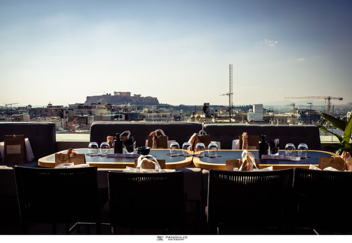 Η υπέροχη θέα από την βεράντα του Academias Hotel