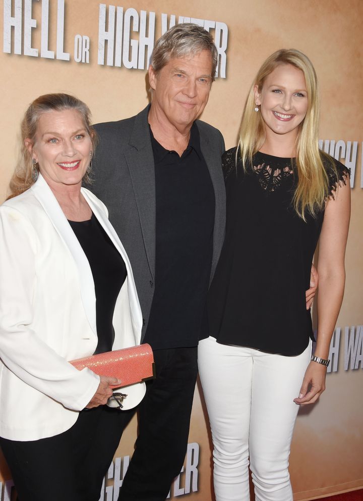 Jeff Bridges with his wife, Susan Bridges (left), and daughter Hayley Roselouise Bridges at a screening of “Hell or High Water” in 2016.