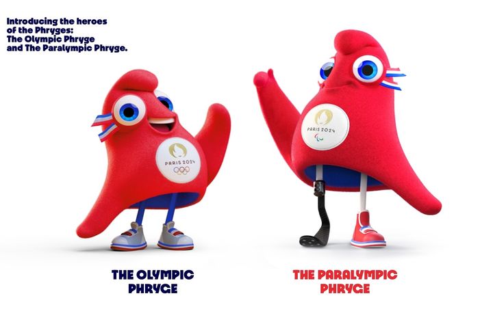 パリ五輪・パラリンピックのマスコット「フリージュ」の姿。右のパラリンピック用の物は右足が義足になっている（組織委員会のプレスリリースより）