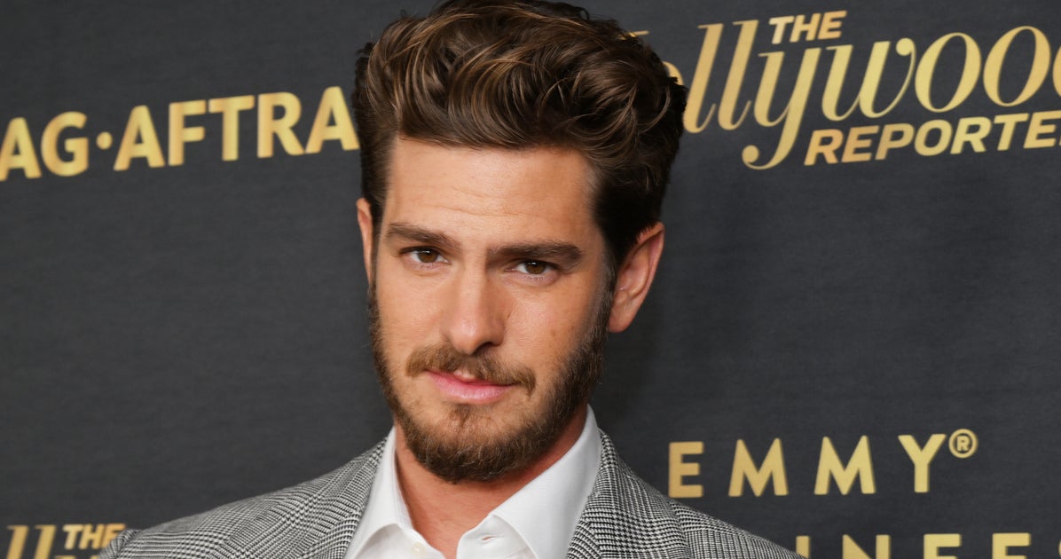 Andrew Garfield Says He Feels 'Some Guilt' About Not Having Children By(01)