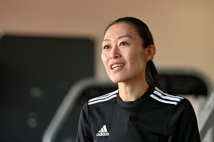 山下さんは男子のW杯で史上初めて選出された3人の女性主審候補の1人だ