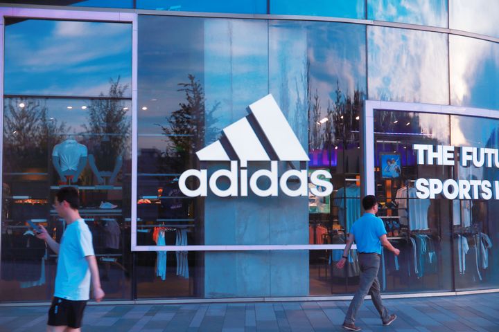 comerciante tramo Gran cantidad de Guerra entre Nike y Adidas por esta empresa española | El HuffPost Economía