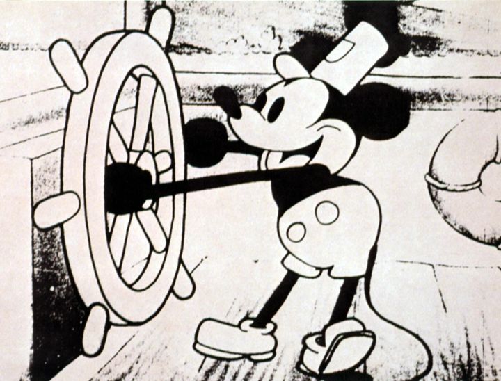 蒸気船ウィリーのワンシーン。Steamboat Willie, lobbycard, Mickey Mouse, 1928. (Photo by LMPC via Getty Images)