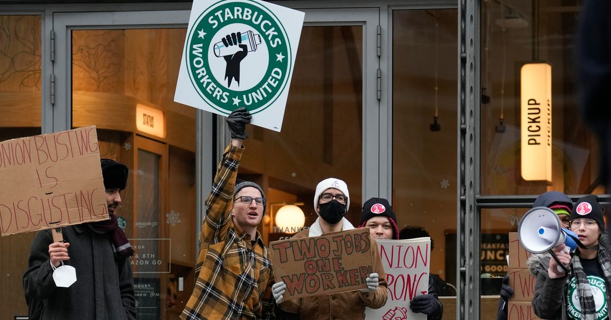 Les travailleurs de Starbucks prévoient des grèves dans plus de 100 magasins aux États-Unis