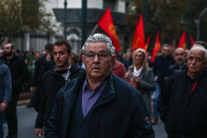 Ο γενικός γραμματέας του ΚΚΕ Δημήτρης Κουτσούμπας στην πορεία για την 49η επέτειο από την εξέγερση του Πολυτεχνείου, Πέμπτη 17 Νοεμβρίου 2022. (ΣΩΤΗΡΗΣ ΔΗΜΗΤΡΟΠΟΥΛΟΣ/EUROKINISSI)