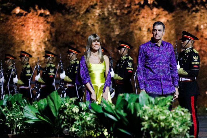 El presidente del Gobierno, Pedro Sánchez, y su mujer, Begoña Gómez, en Bali.