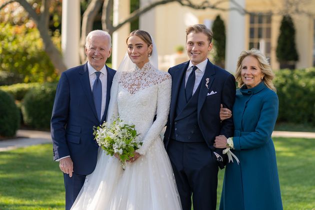 ナオミ・バイデン氏とピーター・ニール氏の結婚式に出席したジョー・バイデン大統領と妻のジル氏（2022年11月19日撮影、ホワイトハウス公式写真：Adam Schultz）