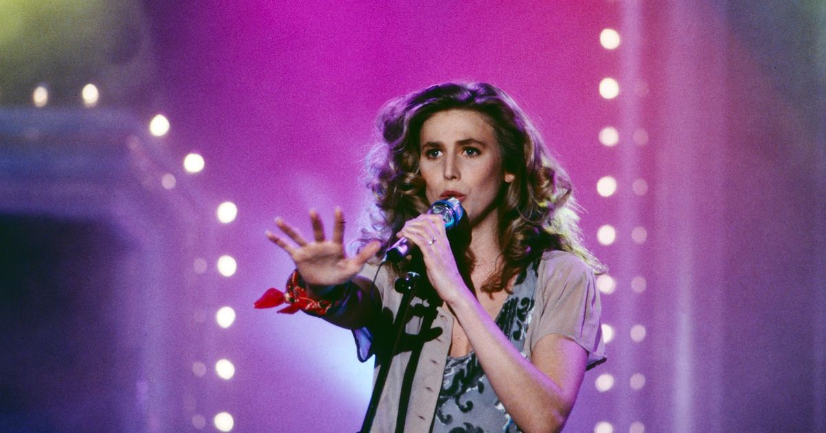 In 1992, Sophie B. Hawkins Gave Us A Queer Pop Hit. Then Came The Backlash. - HuffPost