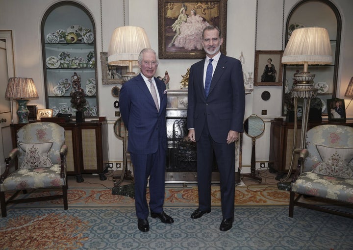 La comentada foto de Felipe VI y Carlos III.