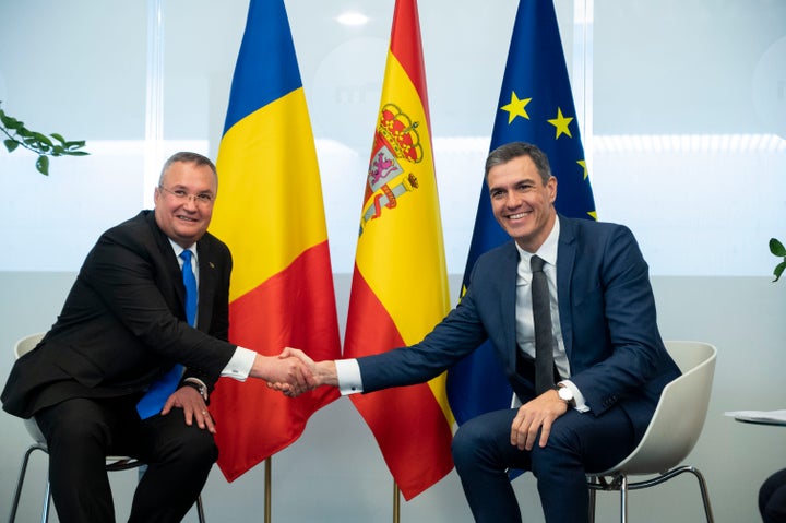 Nicolae Ciuca, primer ministro rumano, y Pedro Sánchez, presidente español, en la cumbre Hispano-Rumana celebrada en Castellón.