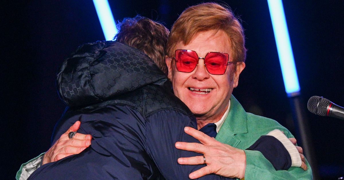 Elton John Lights Up NYC For The Holidays In Rare Appearance With His Kids - HuffPost
