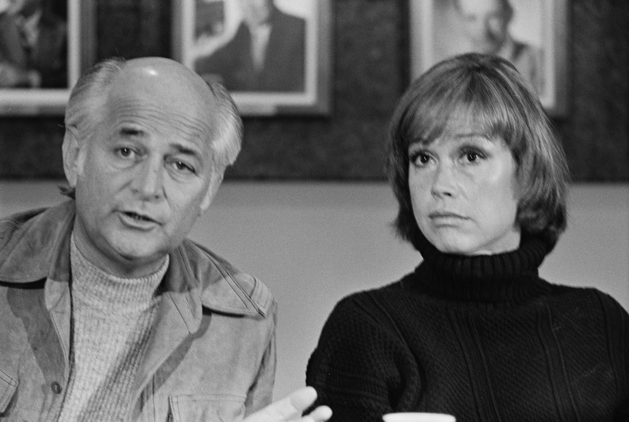 American actor Mary Tyler Moore (1936-2017) joins Lear at a press conference in LA to announce the filing of a lawsuit to abolish the family viewing hour on major U.S. television networks on Oct. 30, 1975.