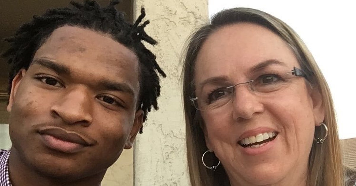 Viral Thanksgiving Friends Are Having Dinner Together For 7th-Straight Year