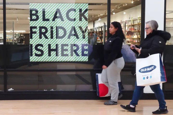 Inflation Hovers Over Shoppers Heading Into Black Friday (huffpost.com)