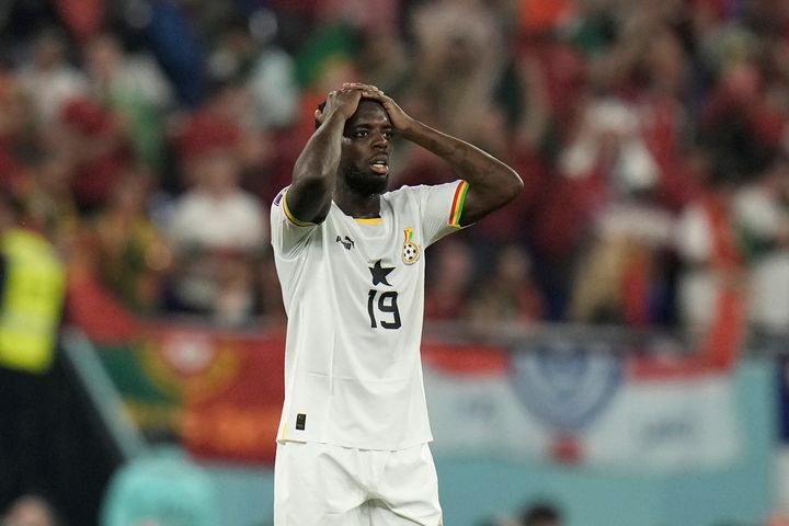 पुर्तगाल और घाना के बीच विश्व कप के ग्रुप एच सॉकर मैच के अंत में इशारों में घाना की इनाकी विलियम्स।