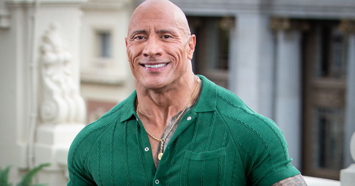 Dwayne Johnson visits the 7-Eleven he used to steal from and clears his conscience