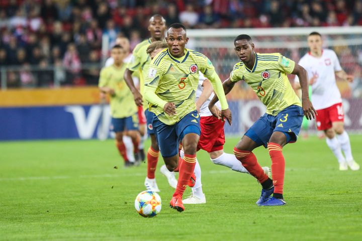 Ο Αντρές Μπαλάντα με την μπάλα στα πόδια σε αγώνα της εθνικής Κολομβίας.