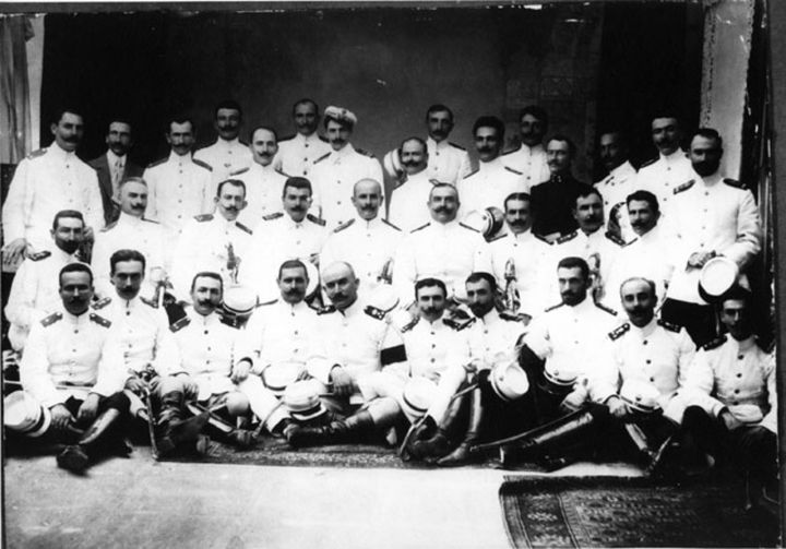 Ομαδική φωτογραφία Μακεδονομάχων αξιωματικών (1909).