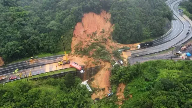Τραγωδία στη Βραζιλία: Βουνό «έπεσε» σε αυτοκινητόδρομο - 2 νεκροί και 30...