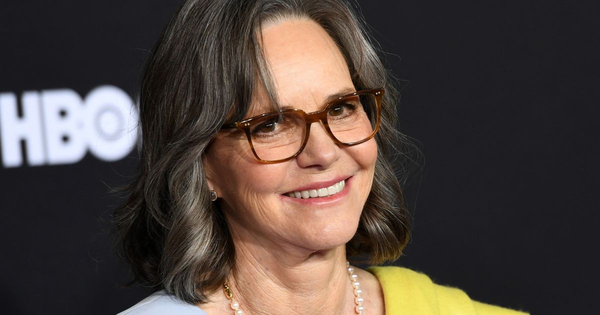 Sally Field Reveals Her Worst On-Screen Kiss — And It's A Shocker ...