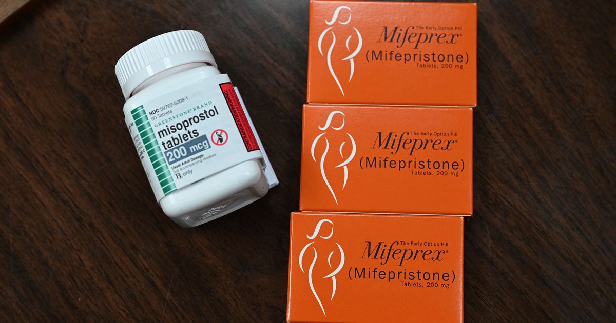 Un juge du Texas suspend l’approbation de la FDA pour la mifépristone, une pilule abortive