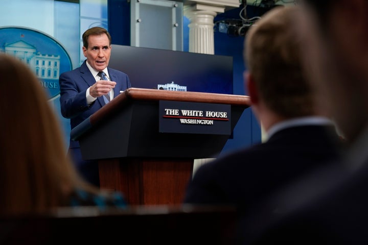 Le porte-parole du Conseil de sécurité nationale, John Kirby, s'exprime lors d'un point de presse à la Maison Blanche, le lundi 28 novembre 2022, à Washington.  (AP Photo/Patrick Semansky)