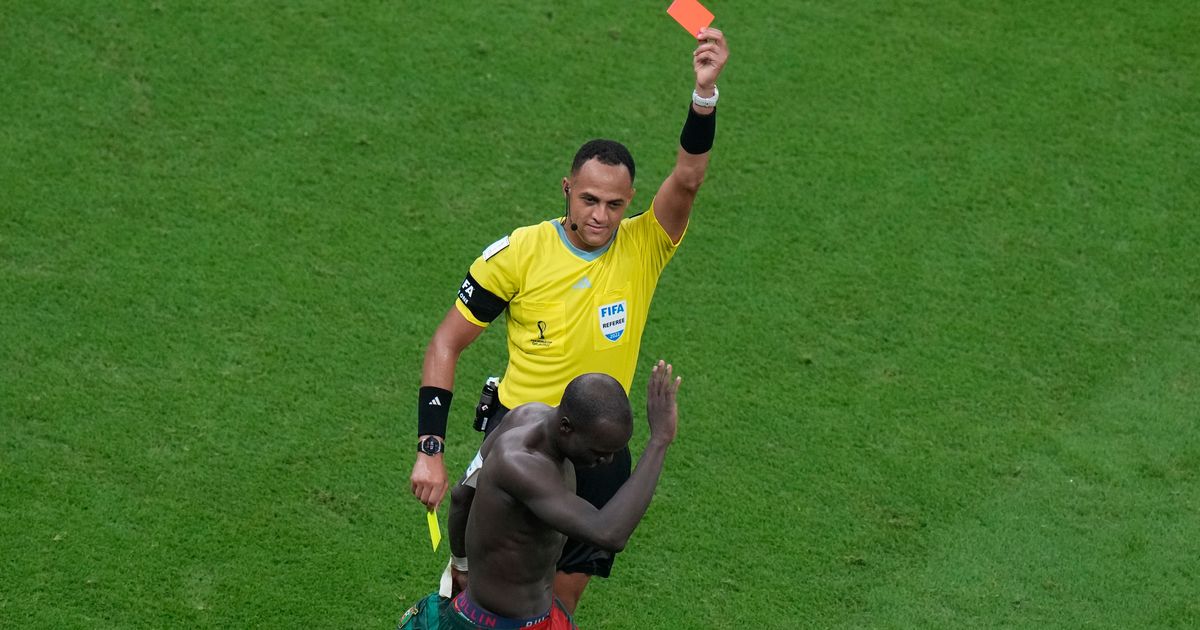 Un joueur camerounais marque contre le Brésil et est expulsé pour la fête