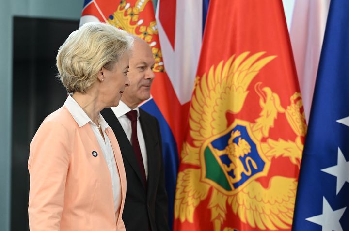 H Ευρωπαία Επίτροπος μαζί με τον Γερμανό Καγκελάριο στη Σύνοδο των Δυτικών Βαλκανίων που διεξήχθη στις 3 Νοεμβρίου 2022.