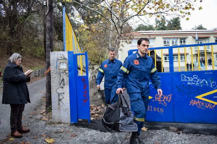 'Εκρηξη σε καυστήρα, στο λεβητοστάσιο του 9ου Δημοτικού Σχολείου Σερρών. Απ' την έκρηξη τραυματίστηκε θανάσιμα ένας μαθητής ΣΤ' τάξης, τον οποίο χτύπησε μια πόρτα που εκτοξεύτηκε μετά την έκρηξη. Ο άτυχος μαθητής μεταφέρθηκε στο Γενικό Νοσοκομείο Σερρών χωρίς τις αισθήσεις του, όπου διαπιστώθηκε ο θάνατός του. Άλλα δυο παιδιά μεταφέρθηκαν στο νοσοκομείο ελαφρά τραυματισμένα. Δευτέρα 5 Δεκεμβρίου 2022 (EUROKINISSI)