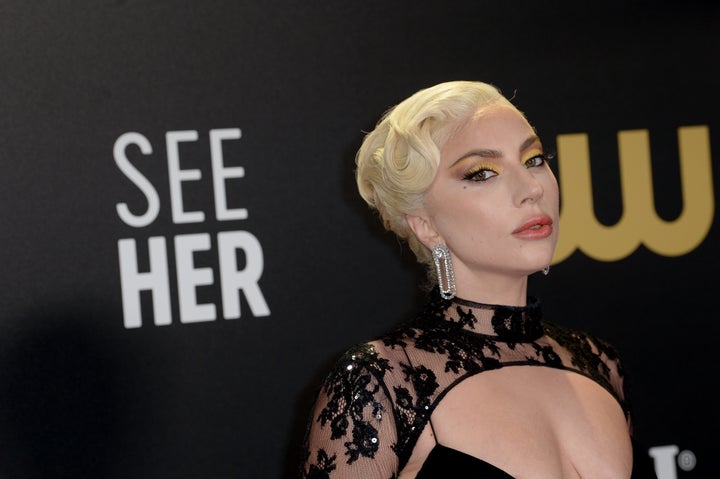 Lady Gaga en una alfombra roja de 2022.