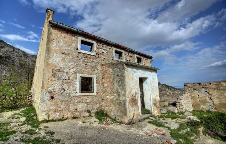 ザトン・オブロヴァチュキ村にあるモドリッチ選手の祖父の家。祖父が殺害された後に全焼した。（2018年4月20日撮影）