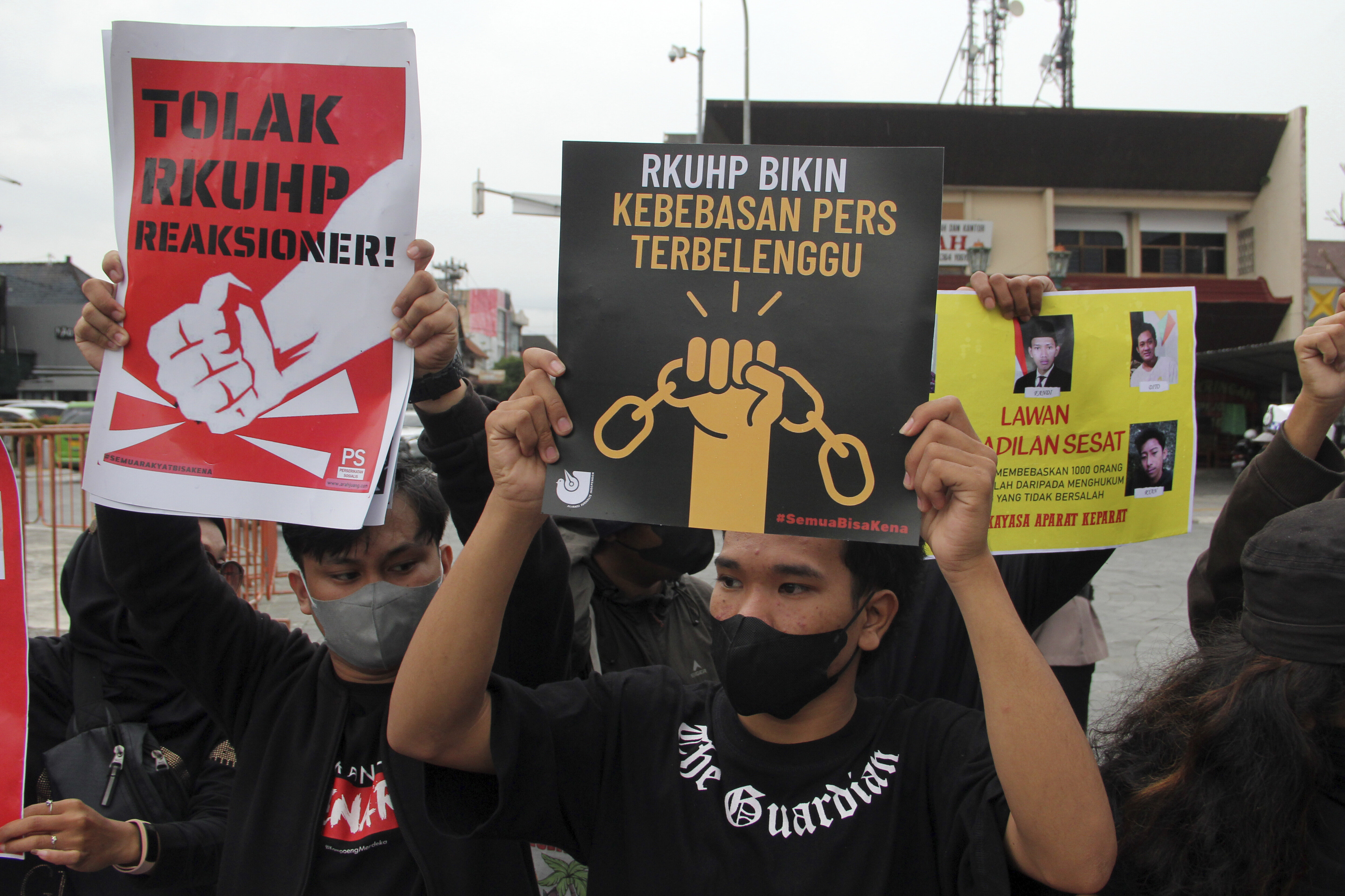 Indonesias Parliament Passes Law Criminalizing Adultery HuffPost Latest News