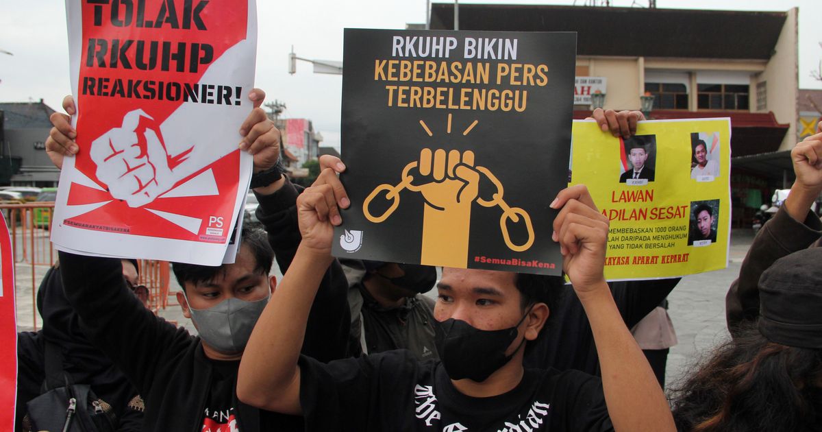 Indonesia’s Parliament Passes Law Criminalizing Adultery Indonesia’s Parliament Passes Law Criminalizing Adultery