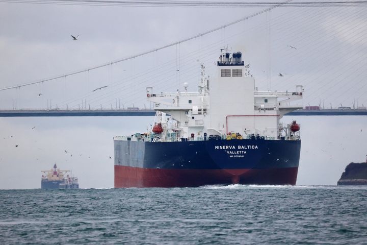 Το υπό σημαία Μάλτας δεξαμενόπλοιο αργού πετρελαίου Minerva Baltica πλέει στον Βόσπορο, καθοδόν προς τη Μαύρη Θάλασσα, στην Κωνσταντινούπολη, Τουρκία, 5 Δεκεμβρίου 2022. REUTERS/Yoruk Isik