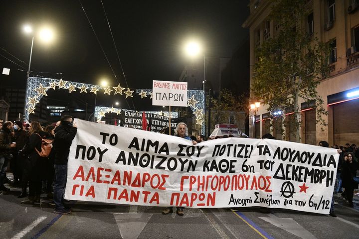 Συγκέντρωση στα Προπύλαια και πορεία, για τα 14 χρόνια από την δολοφονία του 15χρονου μαθητή Αλέξη Γρηγορόπουλου στα Εξάρχεια στις 6 Δεκεμβρίου 2008 και ενάντια στην κρατική καταστολή και την αστυνομική αυθαιρεσία, Τρίτη 6 Δεκεμβρίου 2022 (ΤΑΤΙΑΝΑ ΜΠΟΛΑΡΗ / EUROKINISSI)