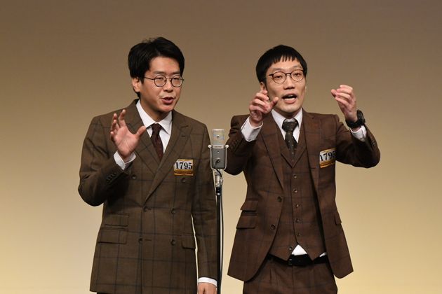 男性ブランコの浦井のりひろさん（左）と平井まさあきさん。2011年4月結成