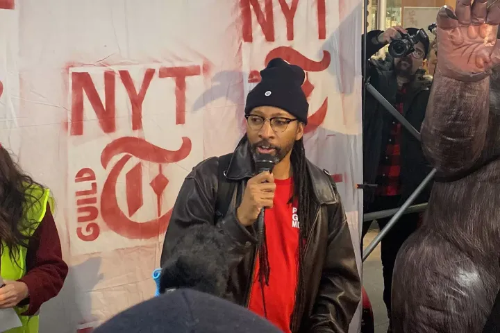 Bill Baker, a unit chair and IT specialist at The New York Times, speaks at the picket line on Thursday.