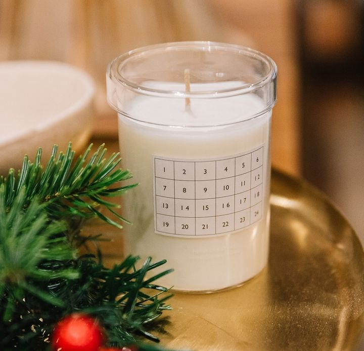 Κερί - Ημερολόγιο, 25,00 € Χριστουγεννιάτικο κερί – ημερολόγιο με άρωμα κανέλας. Σχεδιασμός Ferm Living