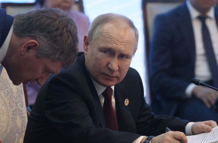 Vladimir Putin talks to Russian economic develpment minister Maxim Reshetnikov.