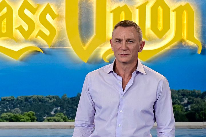 Daniel Craig's Fabulously Flamboyant Dancing In This Vodka Ad Has Everyone  Saying The Same Thing