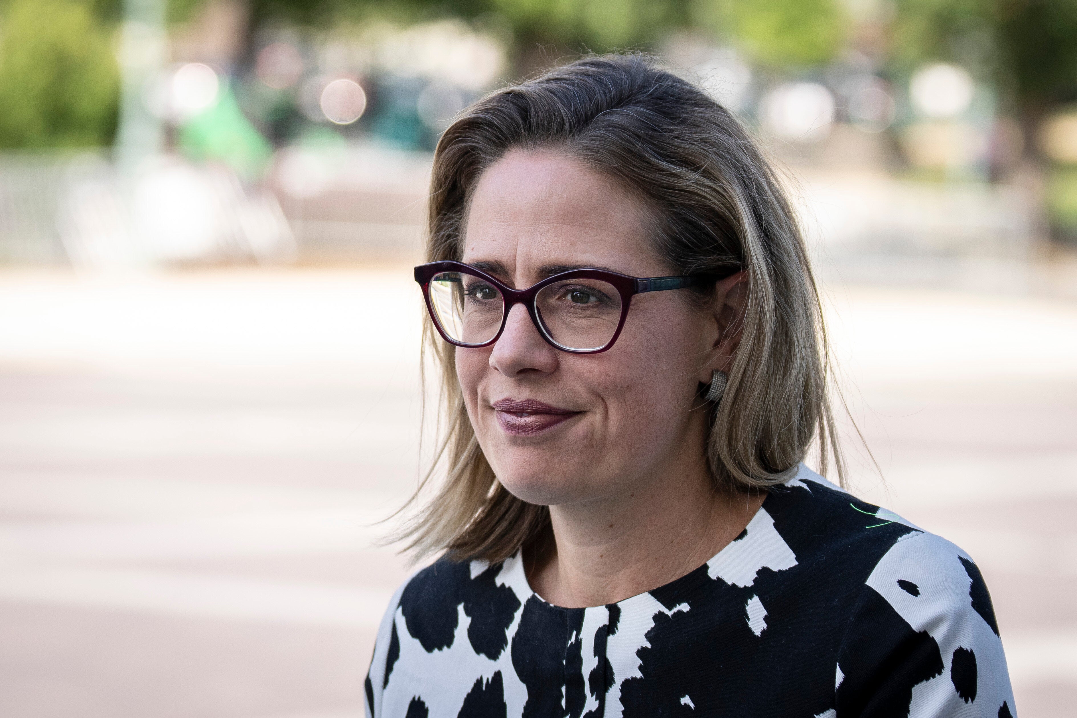 Kyrsten Sinema Leaves Democrats In Awkward Spot Ahead Of 2024 ...