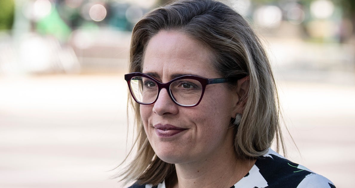 Kyrsten Sinema Leaves Democrats In Awkward Spot Ahead Of 2024 - Vimarsana News
