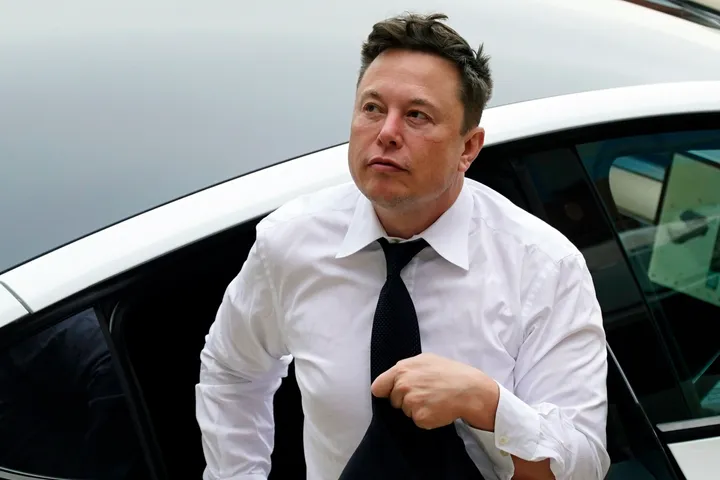 Elon Musk DUMPS $3.5 Billion Worth Of Tesla Stock (huffpost.com)