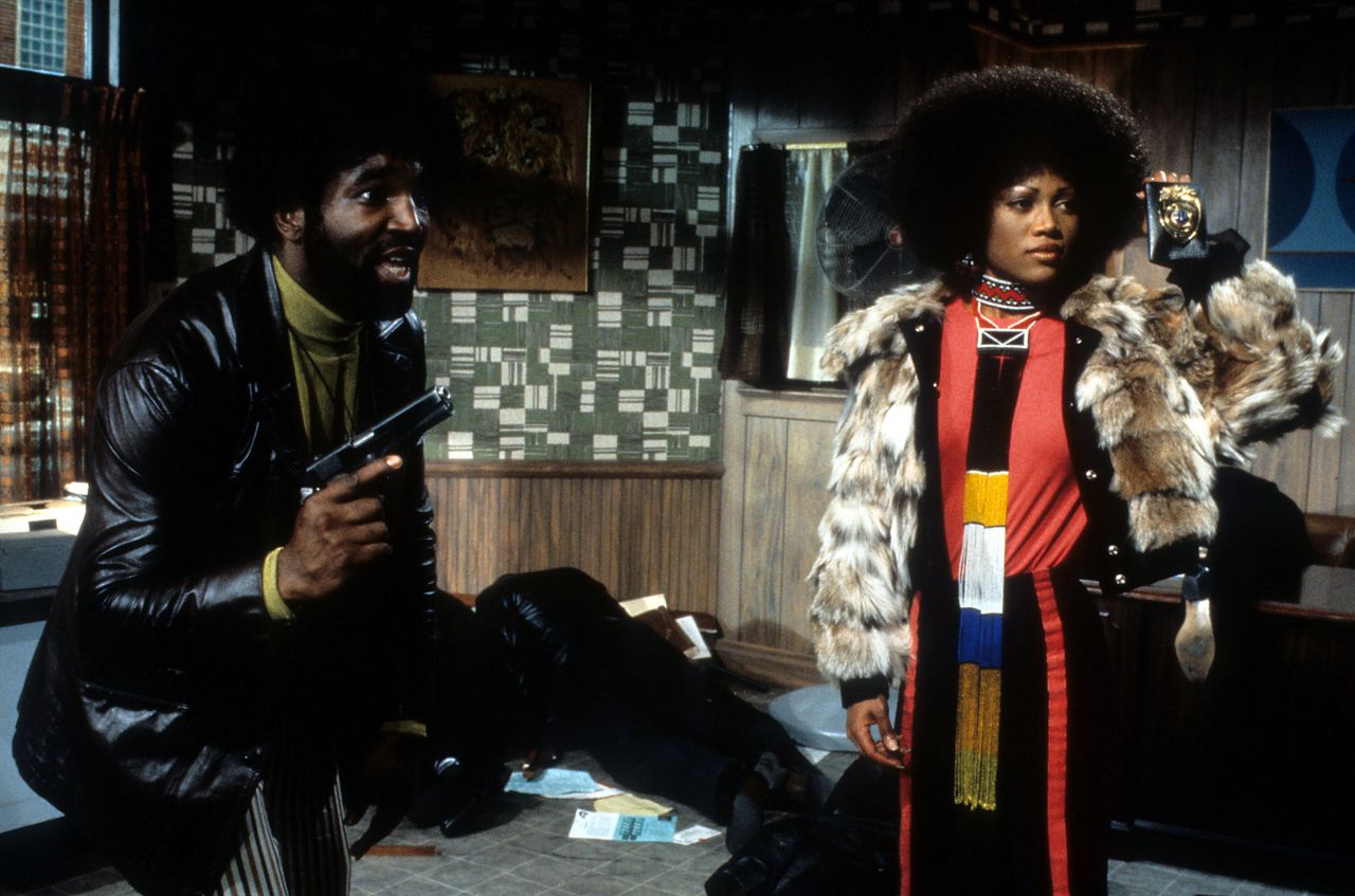 Leonard Thomas holds a gun with Theresa Randle in a scene from the film "Girl 6," 1996.