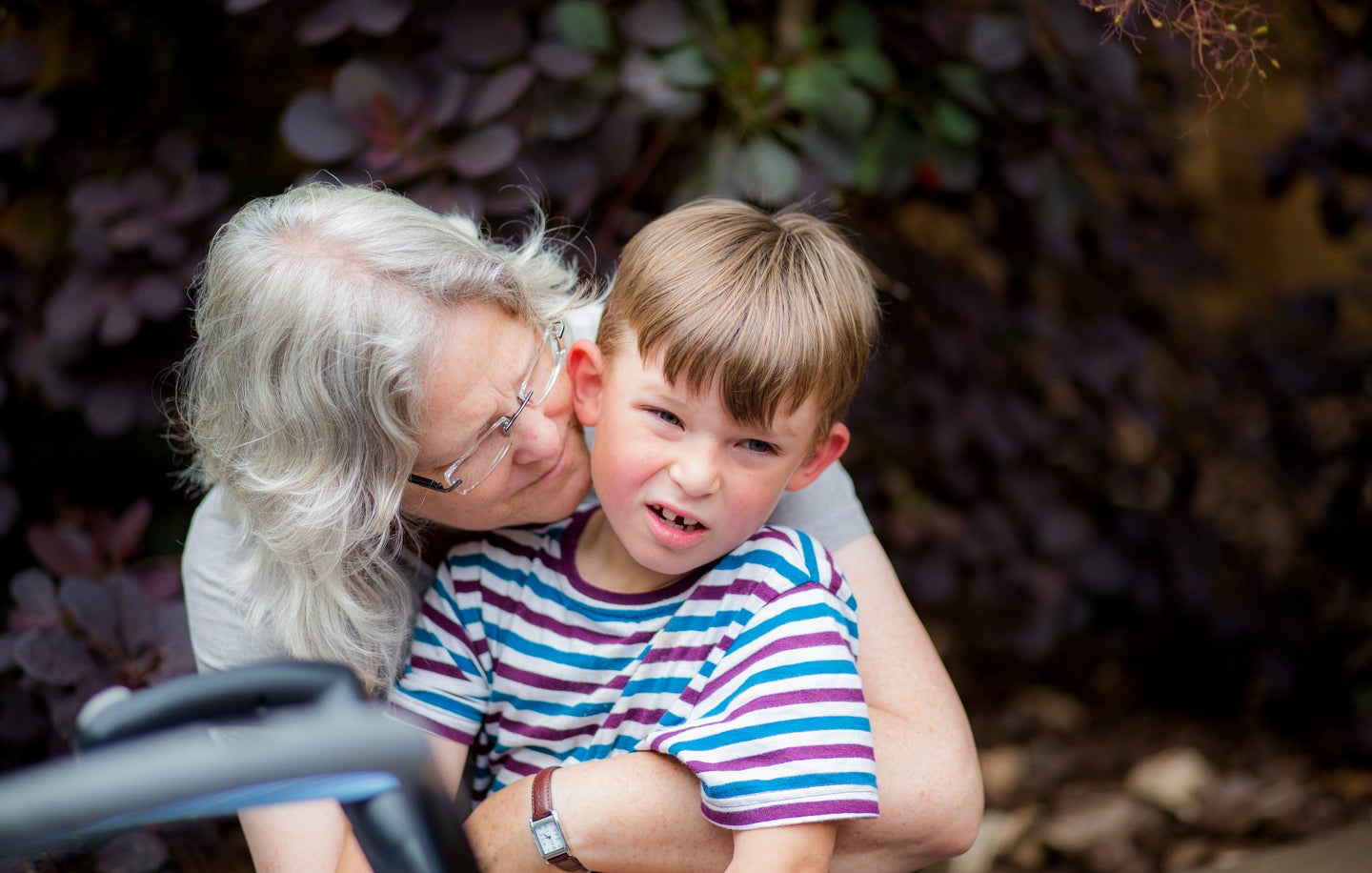 Why You Shouldn’t Force Your Kid To Hug Or Kiss Relatives | HuffPost Life