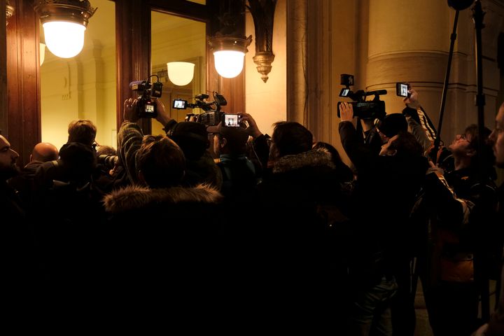 Βρυξέλλες 14 Δεκεμβρίου 2022 Δημοσιογράφοι έξω από το Justice Palace με αφορμή τις συλλήψεις των εμπλεκόμενων στο Qatargate.