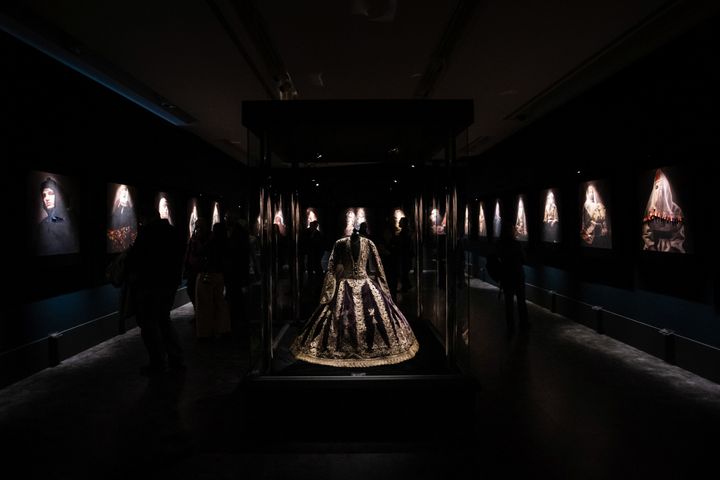 Αποψη της έκθεσης «Ενδυμα Ψυχής» στο Μουσείο Ακρόπολης