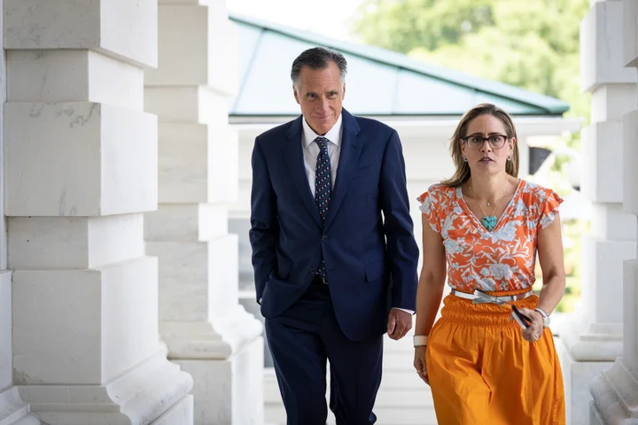 Powerful Democratic Consultants Split With Kyrsten Sinema (huffpost.com)